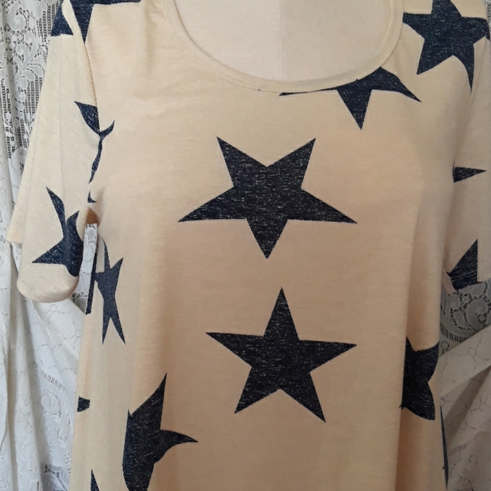 Lularoe star print perfect tee